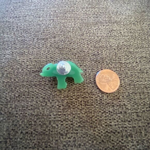 Vintage Avon Lucky Friends Green Elephant Pin. - Picture 5 of 5